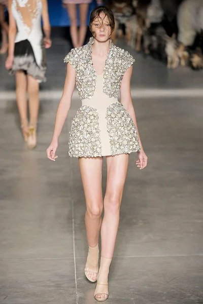 Look 18